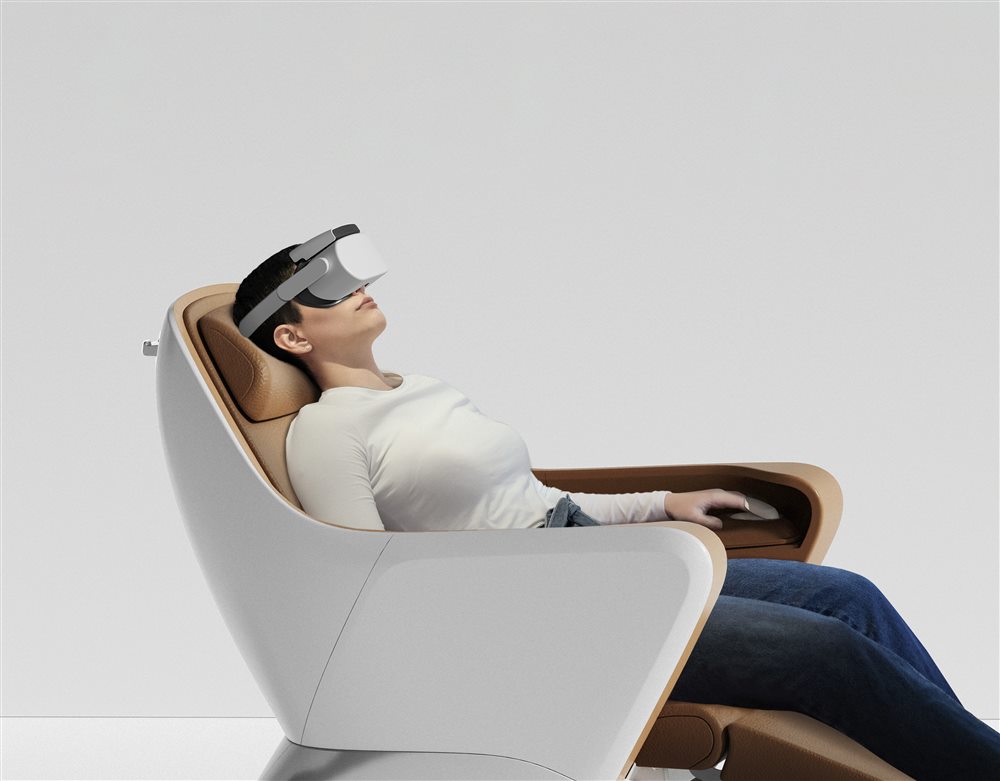 Mind Chair로 VR 훈련을 받는 모습